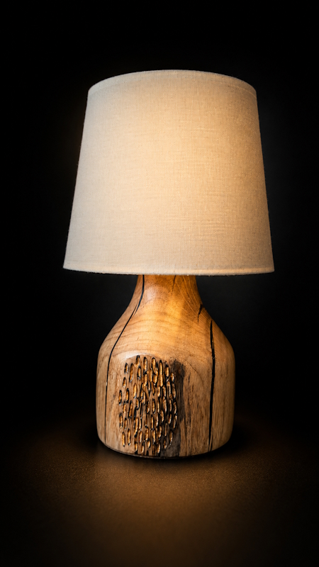 Lampa din lemn de nuc